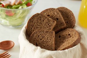 Những công dụng thần kỳ mà bánh mì nguyên cám mang lại cho sức khỏe