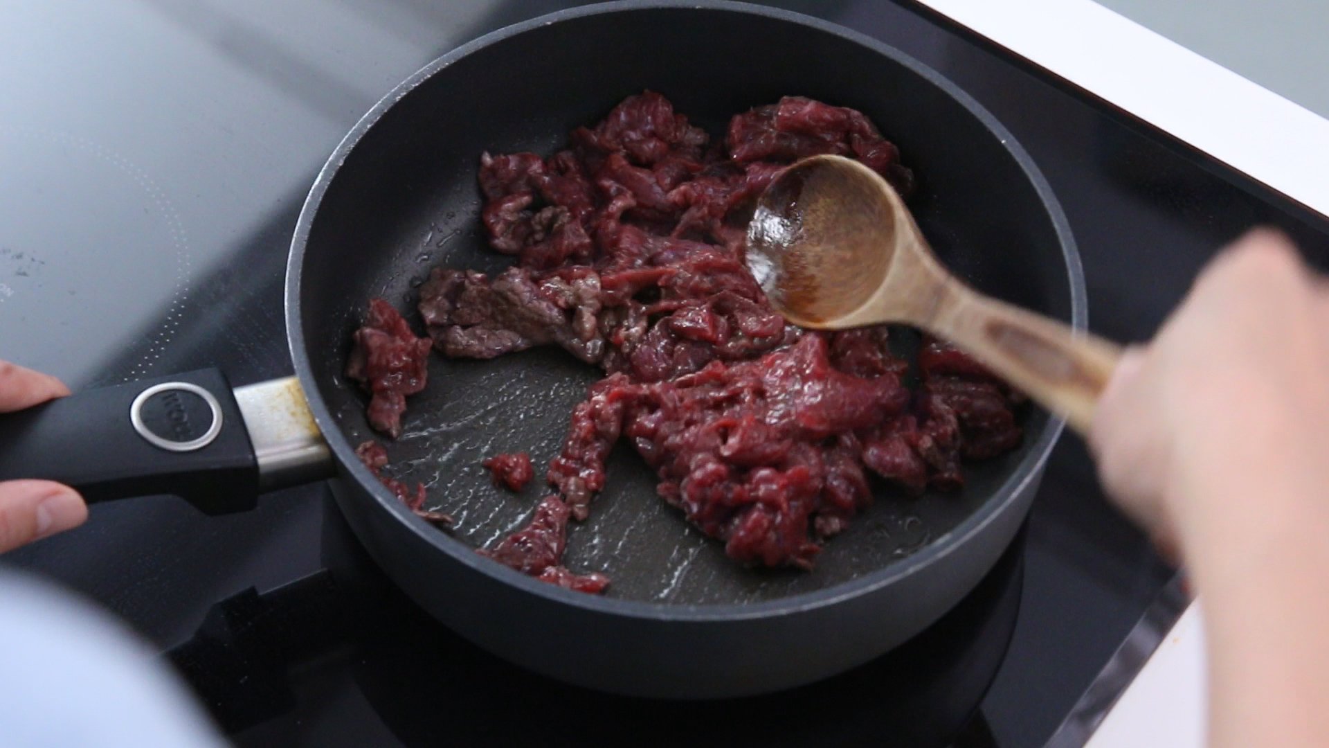 Sau khi ướp xong thì có thể mang thịt bò đi xào nấu