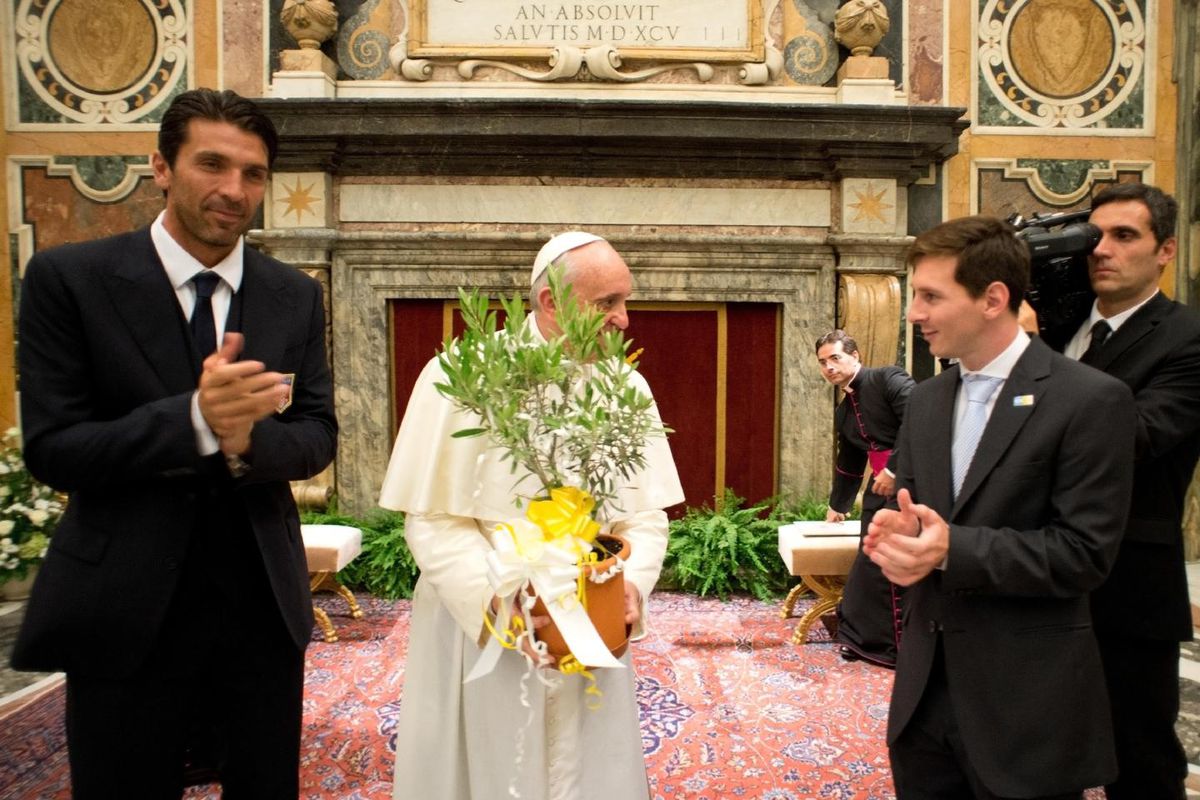 Lionel Messi được giáo hoàng Pope Francis khen ngợi